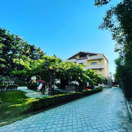 Hotel Ambasador Garden Lezhë Esterno foto